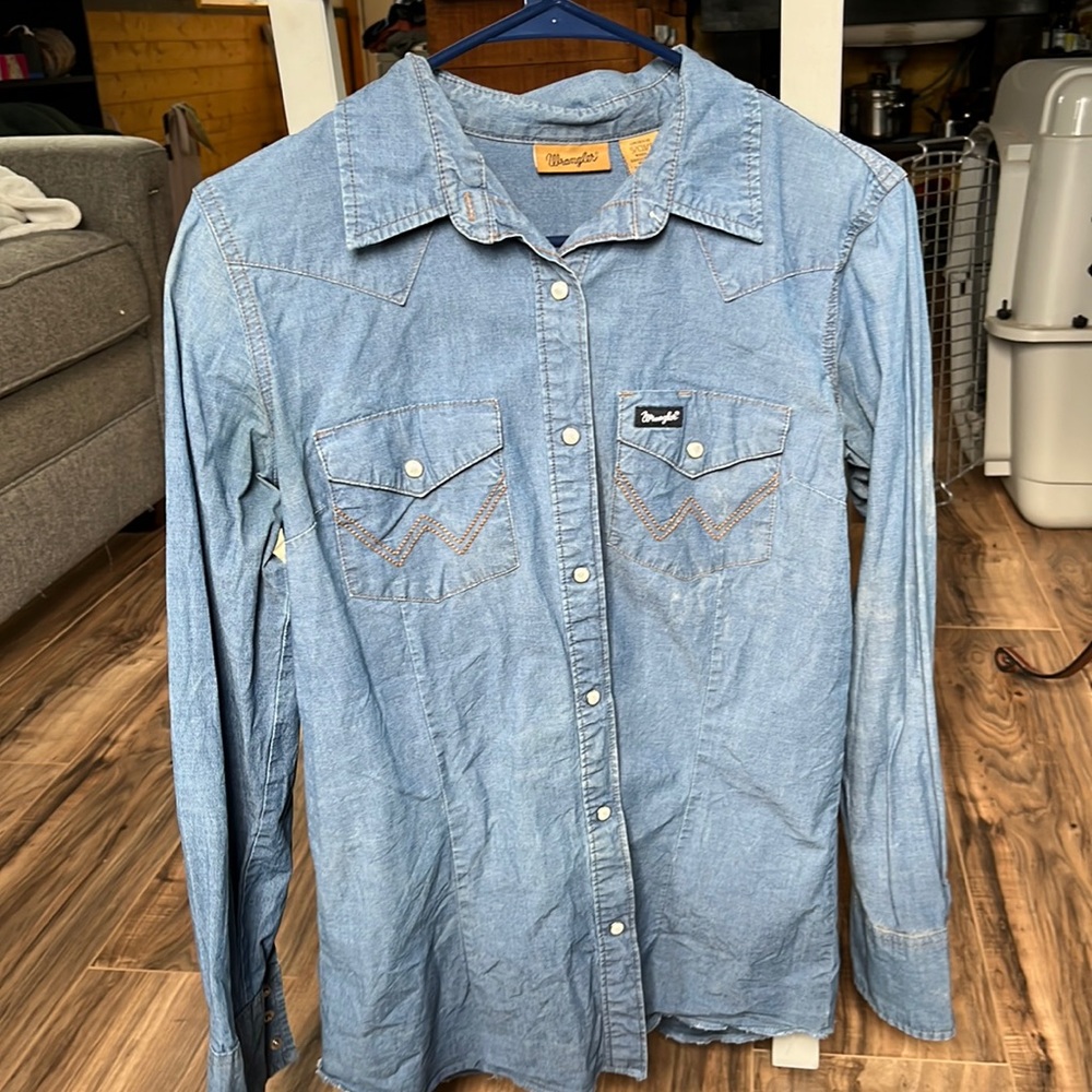 Blue wrangler pearl snap button down